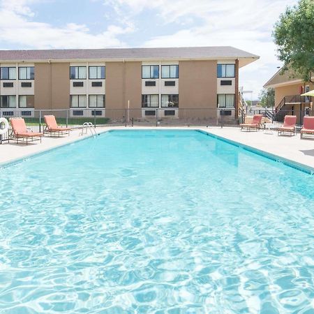 Ramada By Wyndham Albuquerque East Hotel Bagian luar foto