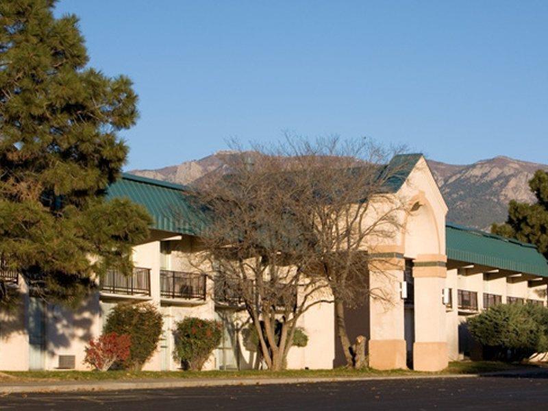Ramada By Wyndham Albuquerque East Hotel Bagian luar foto