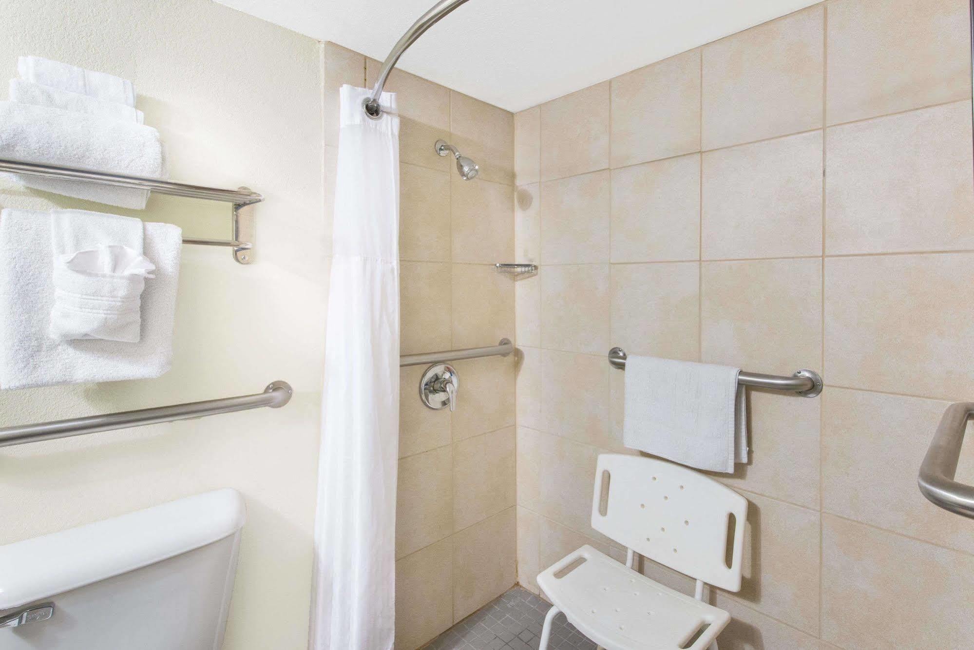 Ramada By Wyndham Albuquerque East Hotel Bagian luar foto