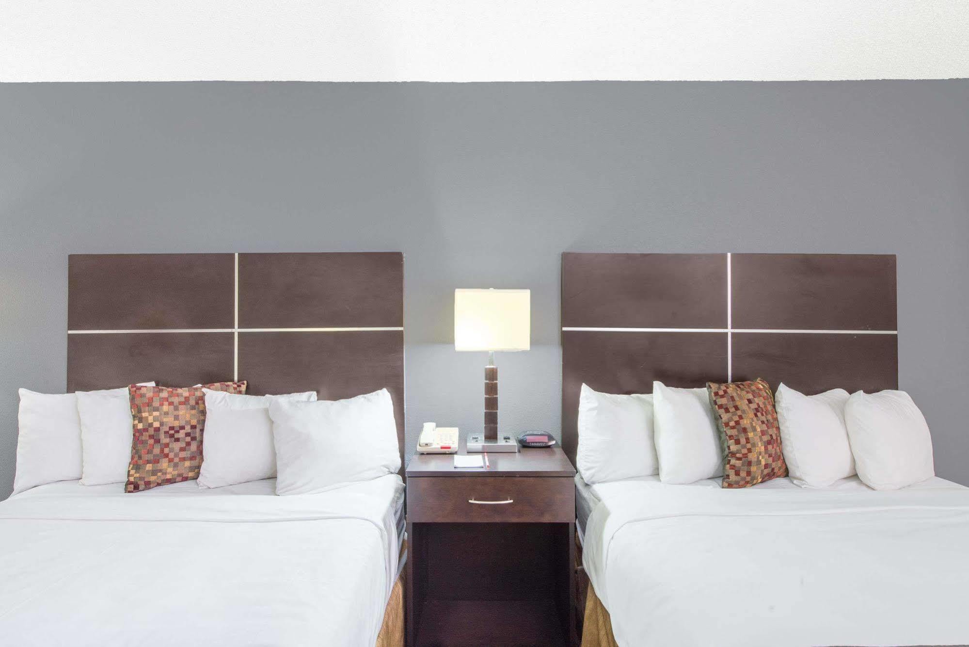 Ramada By Wyndham Albuquerque East Hotel Bagian luar foto