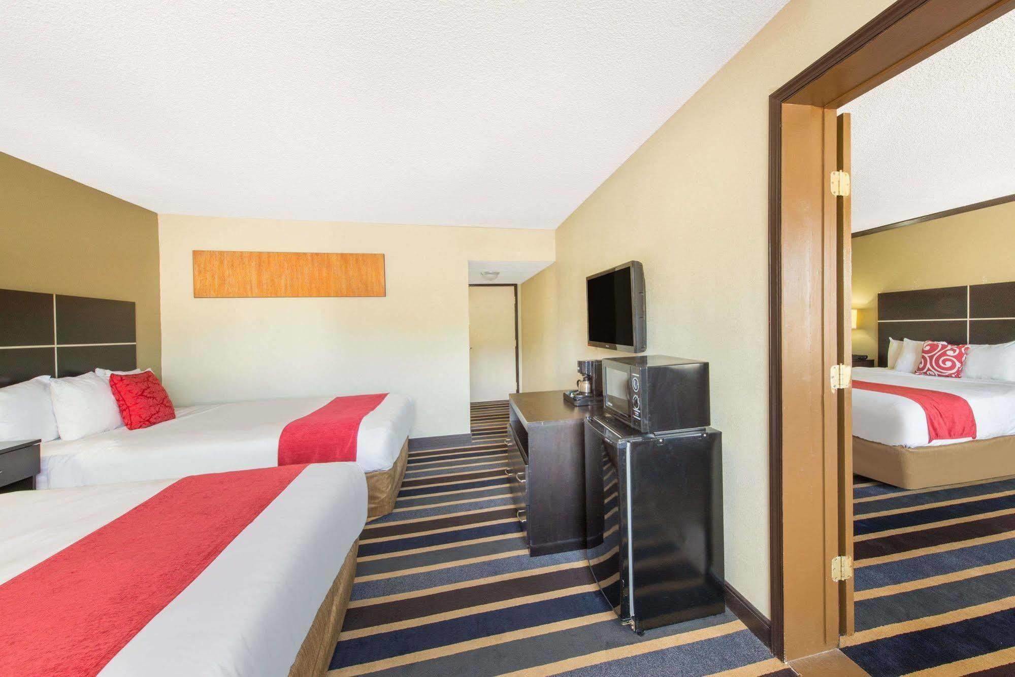Ramada By Wyndham Albuquerque East Hotel Bagian luar foto