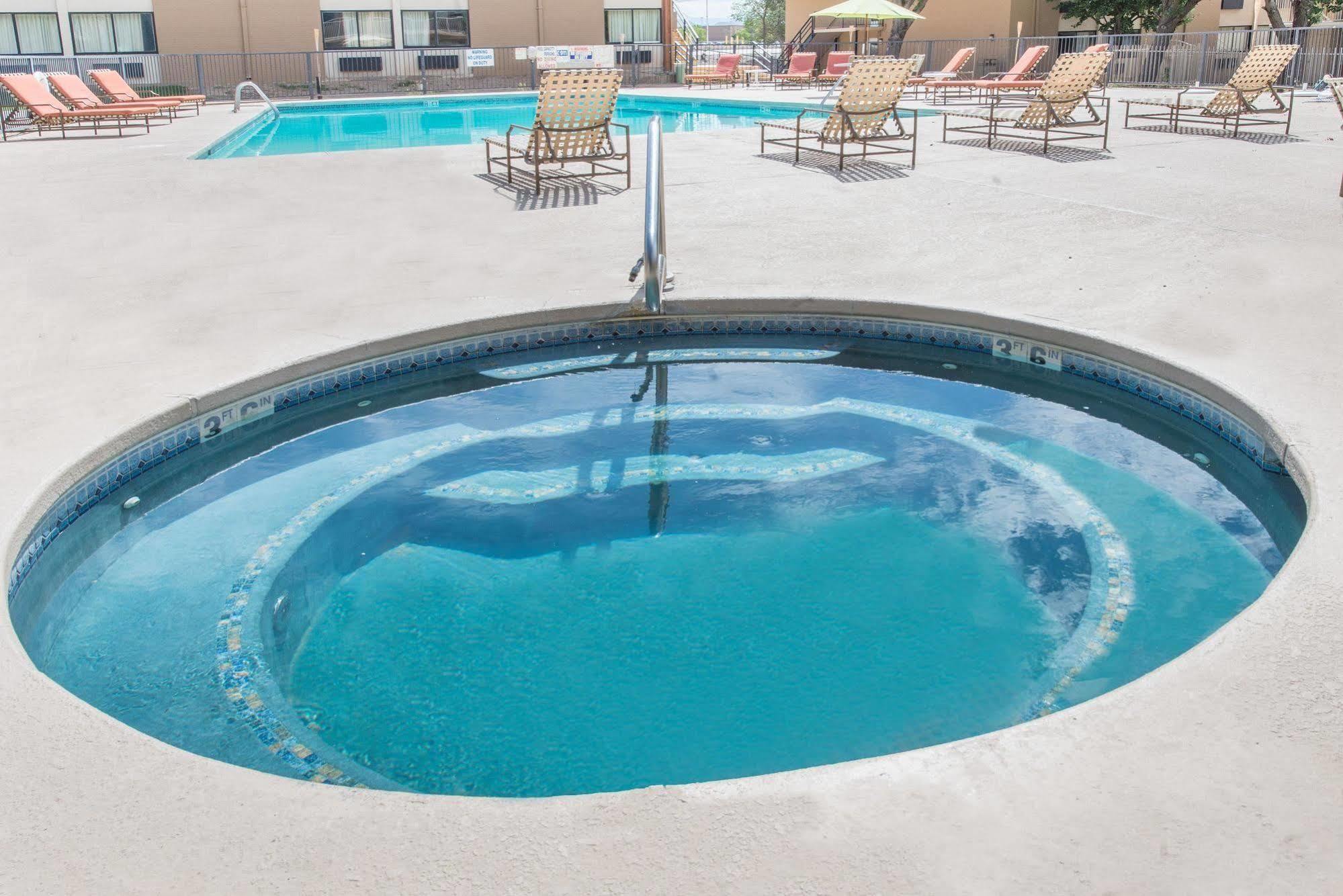 Ramada By Wyndham Albuquerque East Hotel Bagian luar foto