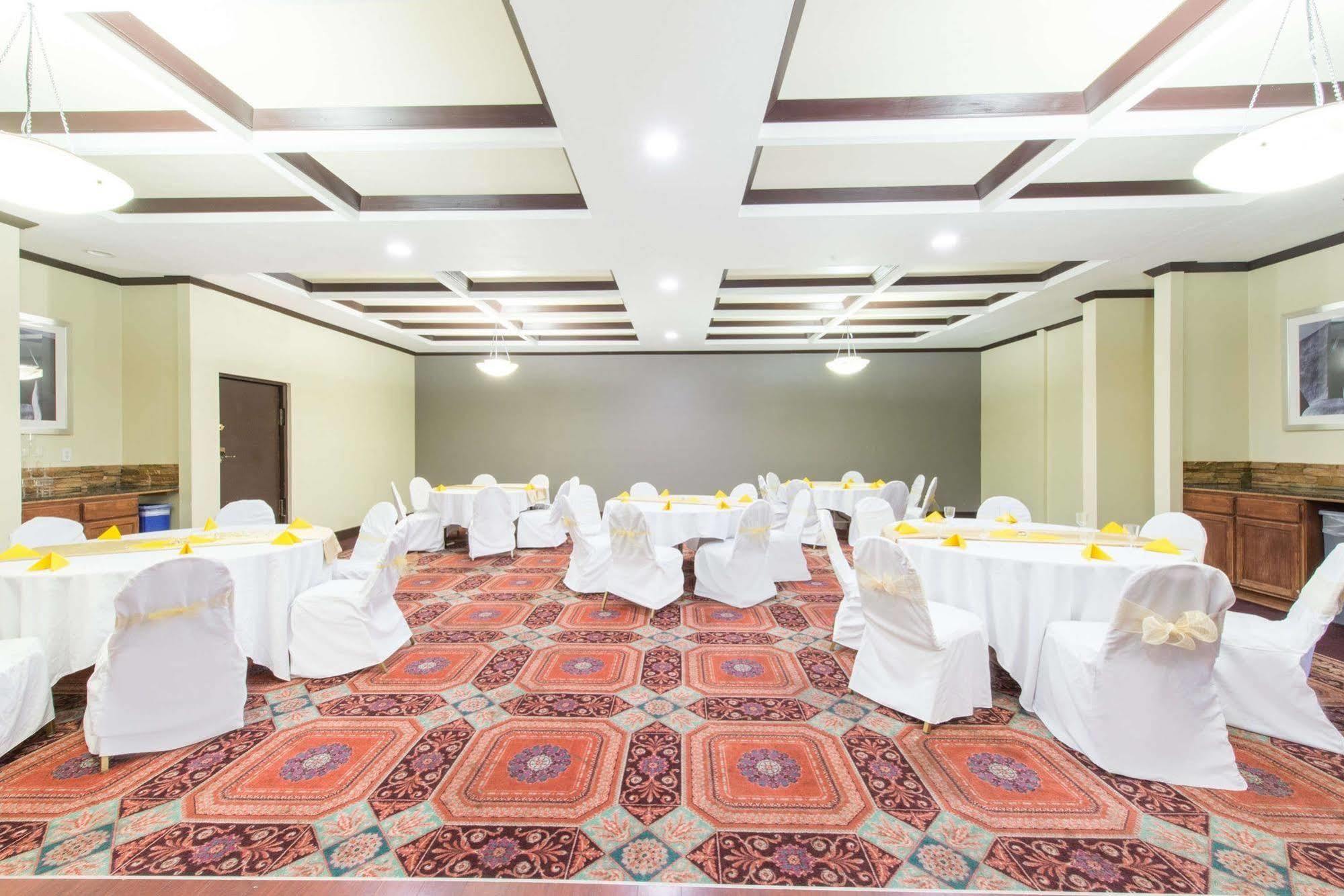 Ramada By Wyndham Albuquerque East Hotel Bagian luar foto